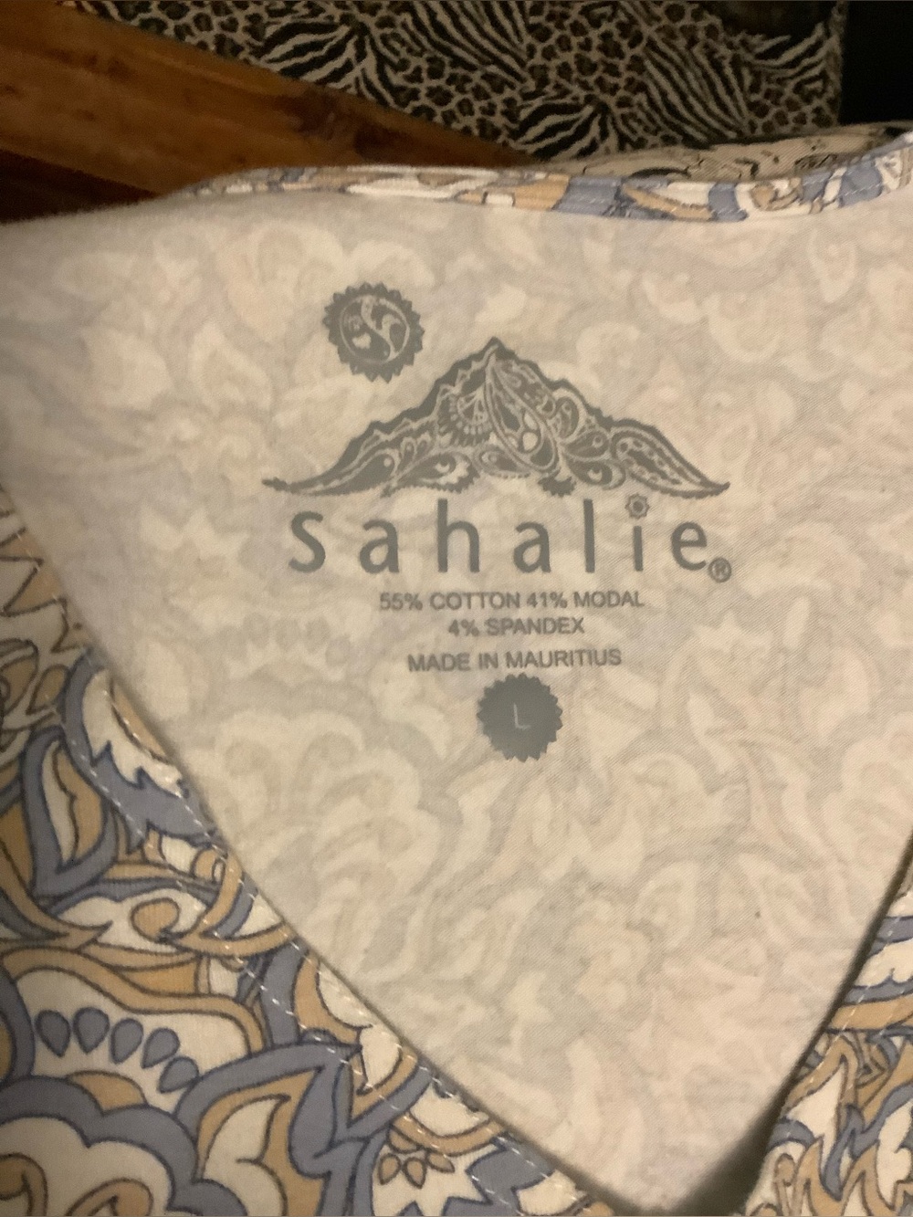 sahalie Women's Paisley V-Neck Top in Blue and Tan